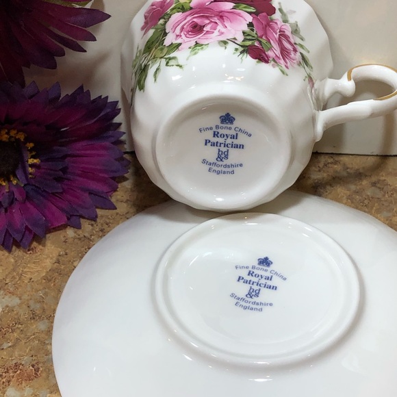 Rare Royal Patrician “Mother” Rose Tea Cup & Saucer Lined In 18 Karat Gold - Picture 10 of 10